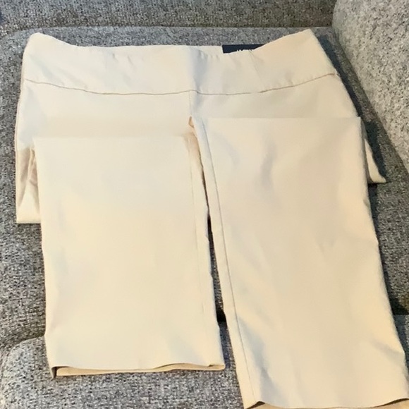 Le Chateau, Skinny leg, size 12 modern fit pants. - Picture 2 of 5